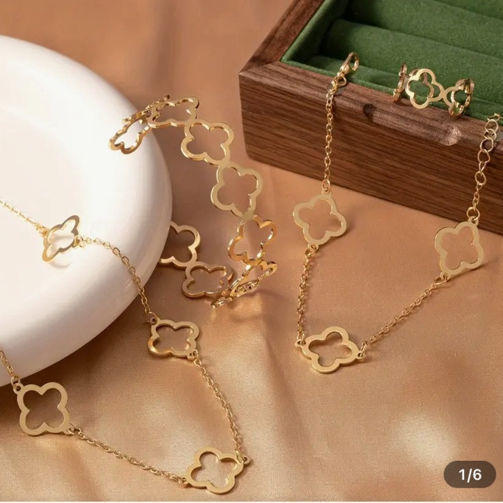 4 Pc Golden Clover Pendant Necklace and Bracelet Set